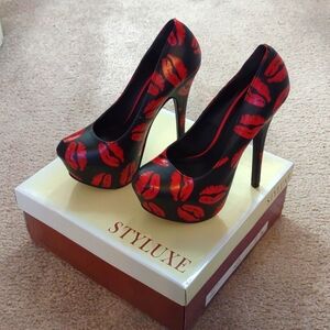 Styluxe Black and Red Lip Print Heels